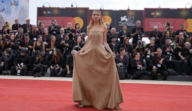 Mostra del Cinema, i voti ai look: Emanuela Fanelli madama Doré (5), Isabeli Fontana volpona (7,5), Julia Roberts tre mtri sopra al cielo (8) - Corriere della Sera