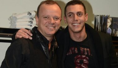 Gigi D'Alessio, il figlio Claudio: «Mio padre non è mai stato un donnaiolo da locali notturni. Mai visto ubriaco. Ecco la verità sulla vacanza con Nicole Minetti, l'avevo pagata in contanti»