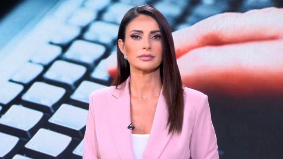 Foto intime online, la denuncia di Monica Bertini: "Mia dignità non in vendita". Il post