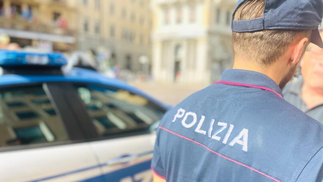 Ragazza violentata in caserma abbandonata, tre arresti - Notizie