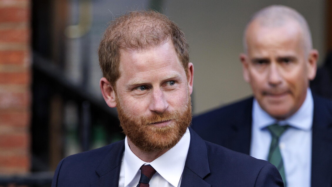 Harry torna a Londra, pronto a riabbracciare re Carlo - Notizie