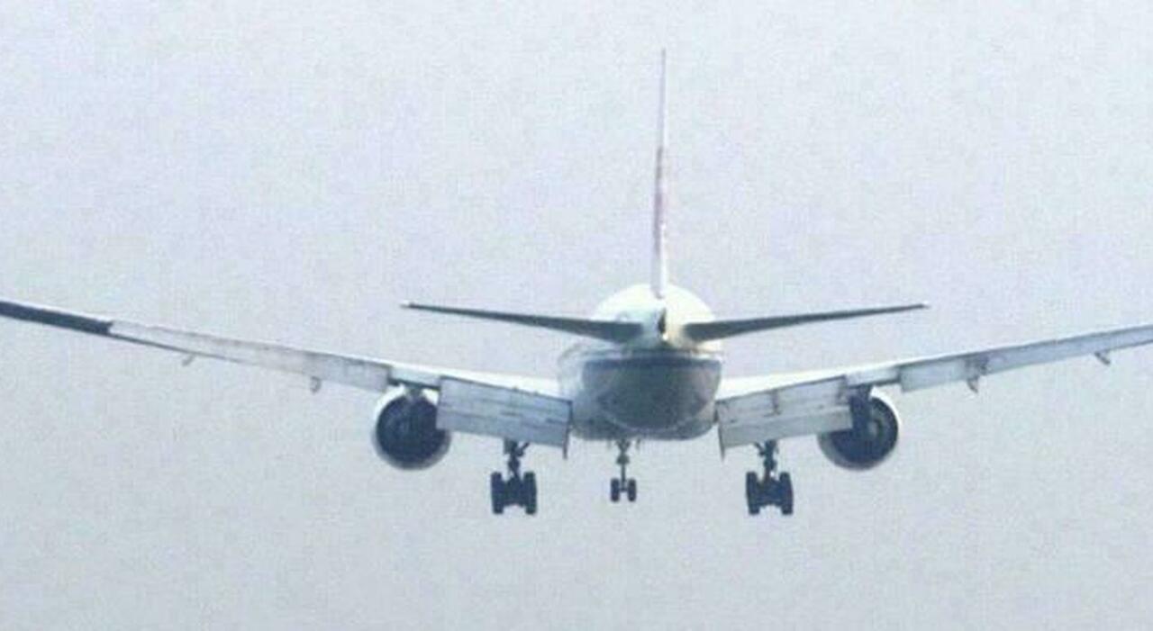 Turbolenze in aereo, sono sempre di più: cosa accade ai nostri voli. Ecco le rotte più colpite