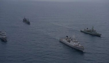 Nato, missione navale nel Mare di Barents mentre la Russia lancia missili dai sottomarini: è alta tensione