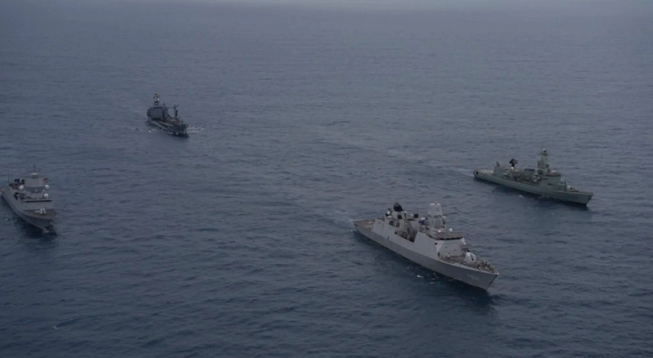 Nato, missione navale nel Mare di Barents mentre la Russia lancia missili dai sottomarini: è alta tensione