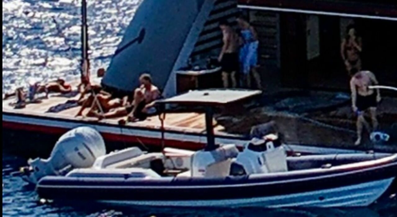 la vacanza con la moglie, per loro i tipici cornetti isolani