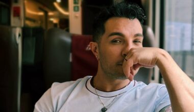 Marco Carta ricoverato in ospedale, salta il concerto a Porto Torres: confermate (per ora) le altre date del tour. Come sta il cantante? - Il Messaggero
