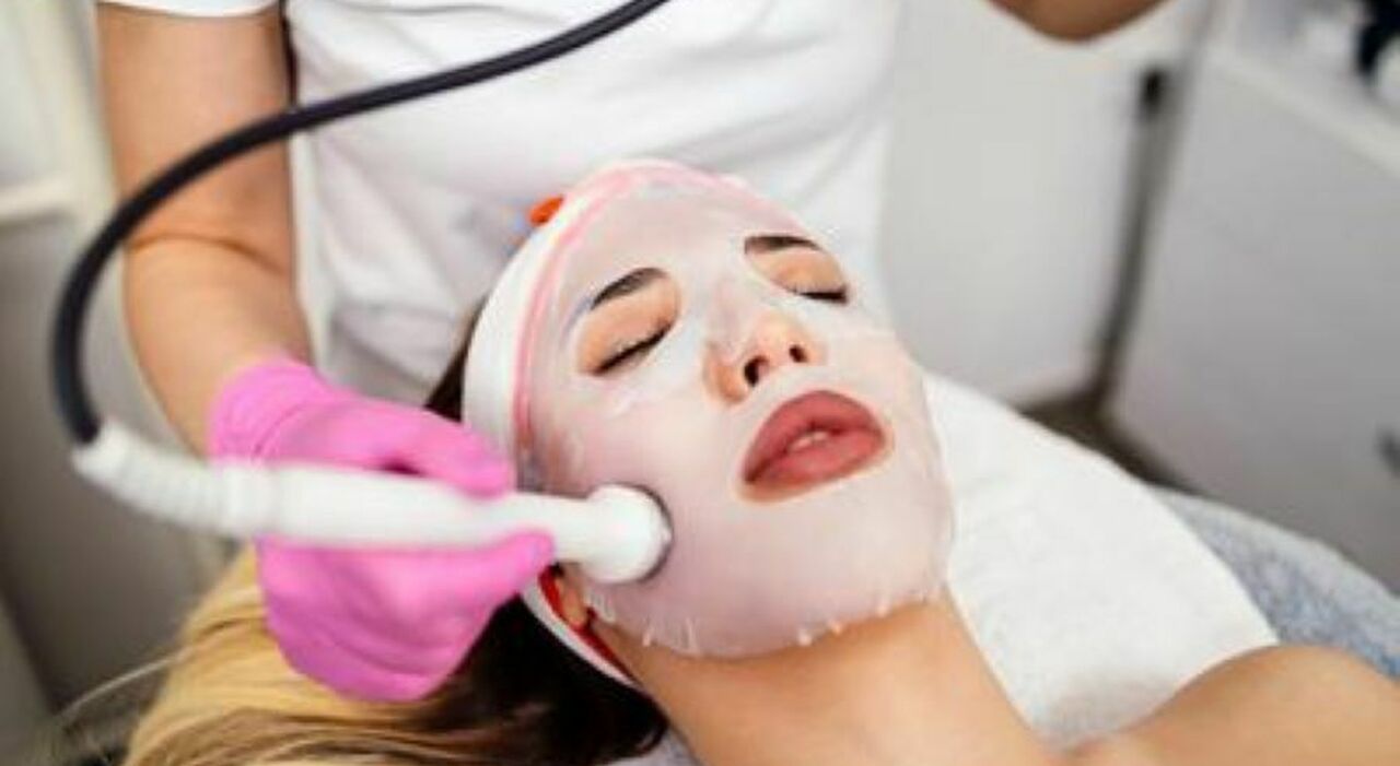 Lifting, le star ne approfittano per rifarsi gli occhi (e la faccia): dai prezzi alle truffe, ecco cosa sapere sul nuovo trend
