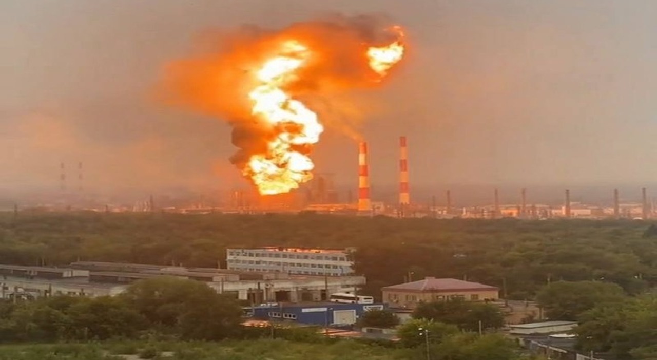gli effetti degli attacchi di Kiev con i droni kamikaze sulle raffinerie di petrolio