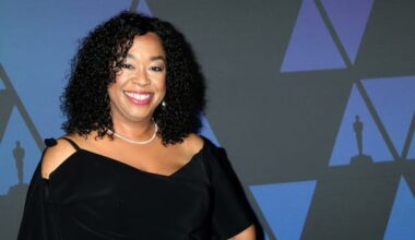 Shonda Rhimes risponde alle critiche sul casting woke di Bridgerton