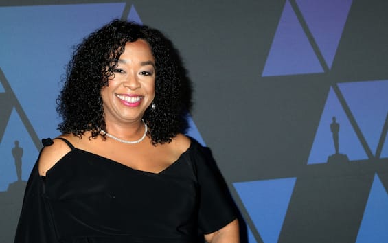 Shonda Rhimes risponde alle critiche sul casting woke di Bridgerton