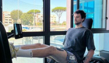 allenamenti in palestra e passeggiate in centro ad Anzio tra selfie e autografi ai fan
