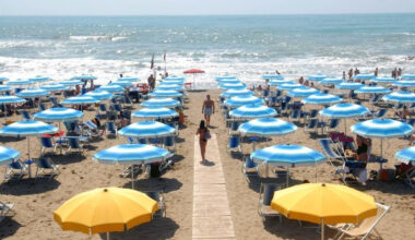 Spiagge care in Italia, quanto si spende all'estero? Dalla Spagna alla Francia, Grecia e Albania, quali sono i prezzi