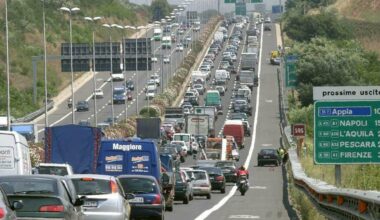 Traffico, oggi bollino nero sulle autostrade, domani rosso: 13 milioni di auto. Quando partire (e quando no), strade e orari da evitare - Il Messaggero