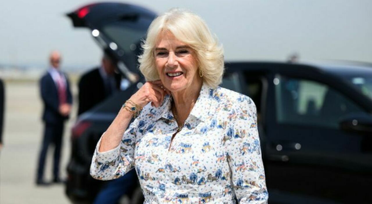 La regina Camilla in vacanza (senza Carlo) sullo yacht del miliardario sceicco: le foto sulla nave da 30 milioni che scatenano la polemica - Il Messaggero