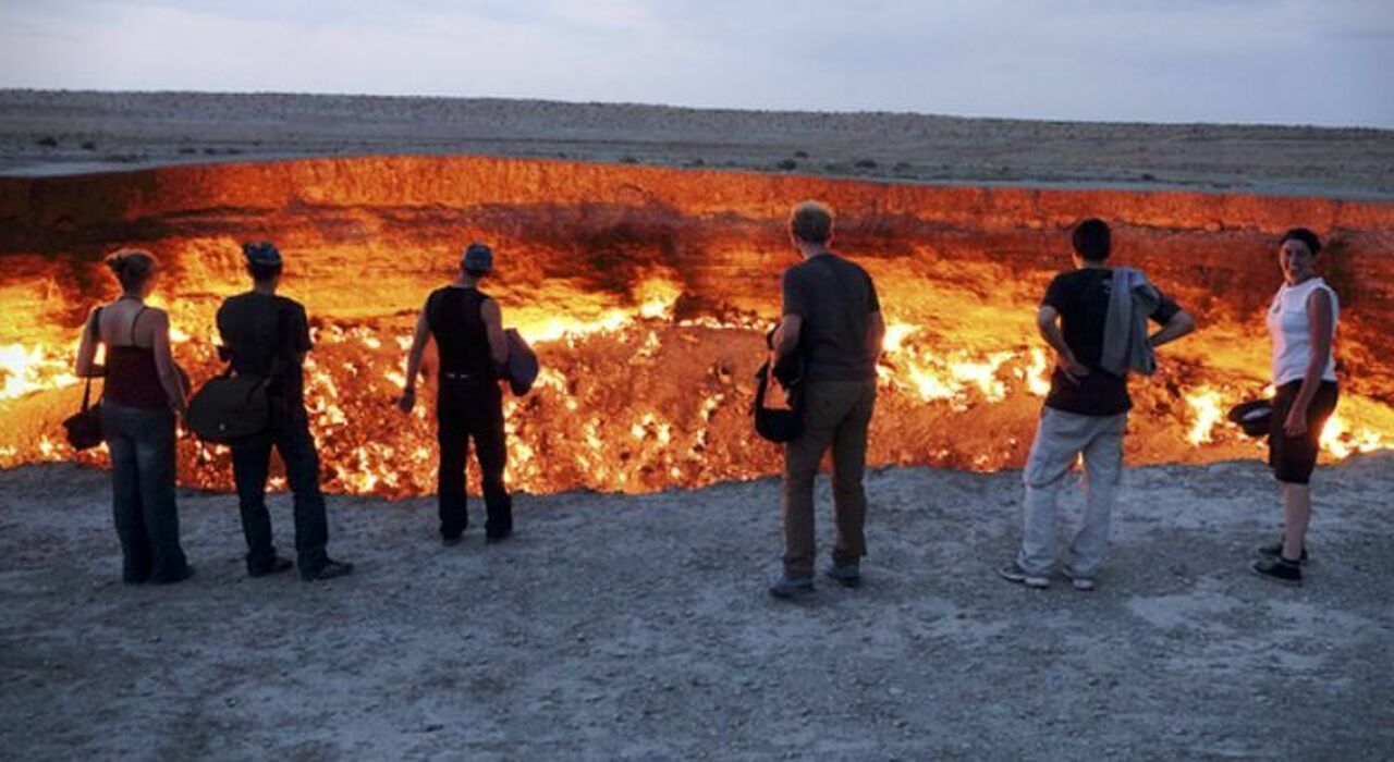 La Porta dell'inferno in Turkmenistan si chiude dopo 54 anni, una catastrofe ambientale diventata attrazione: la sua storia