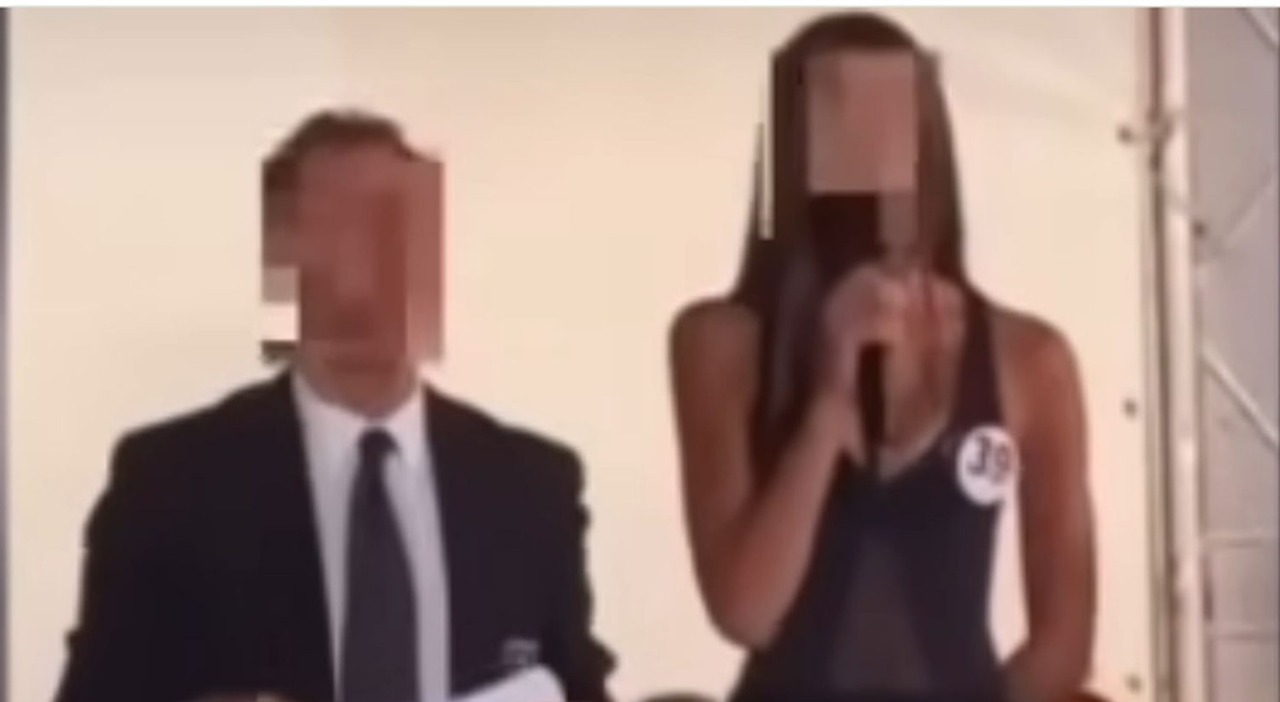 Miss Italia, 13enne sfila in passerella: cacciato organizzatore campano
