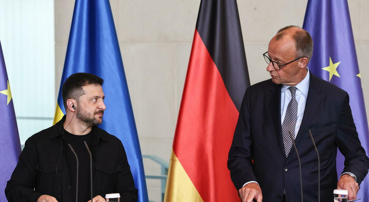 «Scambio territori con l'ok di Kiev». Usa, stop fino a 20 agosto a sanzioni finanziarie ai russi