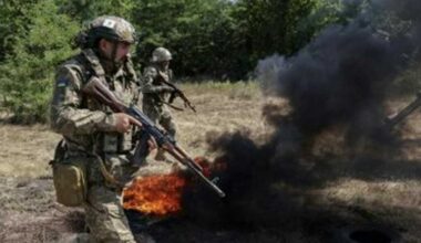 i russi sfondano per 10 chilometri, gli ucraini mandano l'Azov per fermarli. Cosa sta succedendo