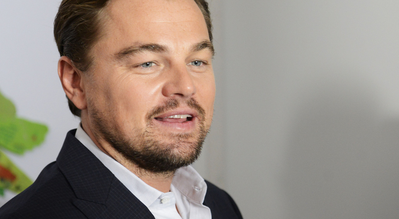 Leonardo DiCaprio fermato dalla polizia a Ibiza prima di una festa, era con la fidanzata Vittoria Ceretti