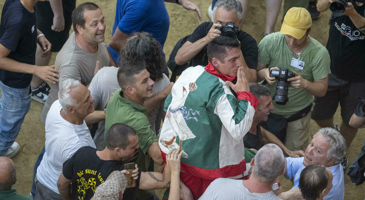 Palio di Siena diretta 16 agosto: la Contrada di Valdimontone vince il Palio dell'Assunta 13 anni dopo l'ultima volta - Il Messaggero