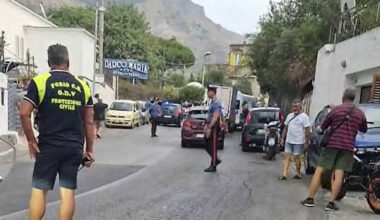 tre morti, due cadaveri trovati vicino a un albergo. «Ipotesi motivi passionali»