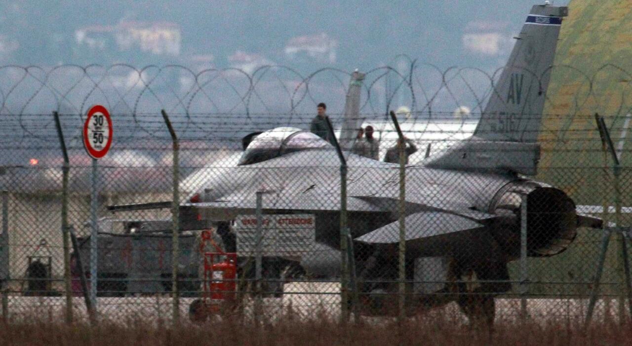 Aviano, il giallo della base (che rafforza l'allerta) tra spie russe, incendi fantasma, e una fotografa misteriosa
