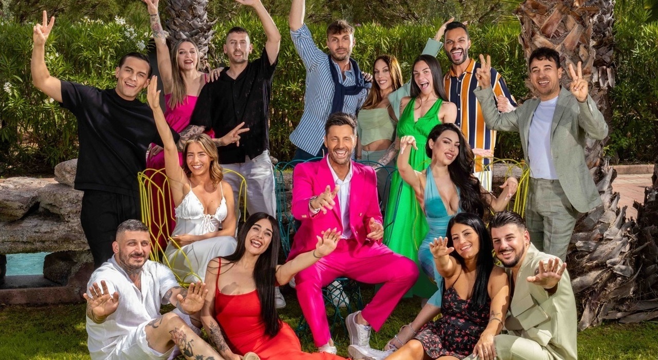 «Mediaset pensa a una prima serata nello studio di Uomini e Donne»
