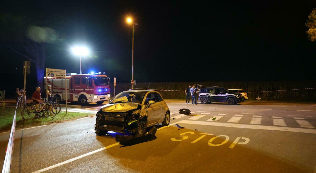 Incidente tra auto e moto all'incrocio: morta una ragazza