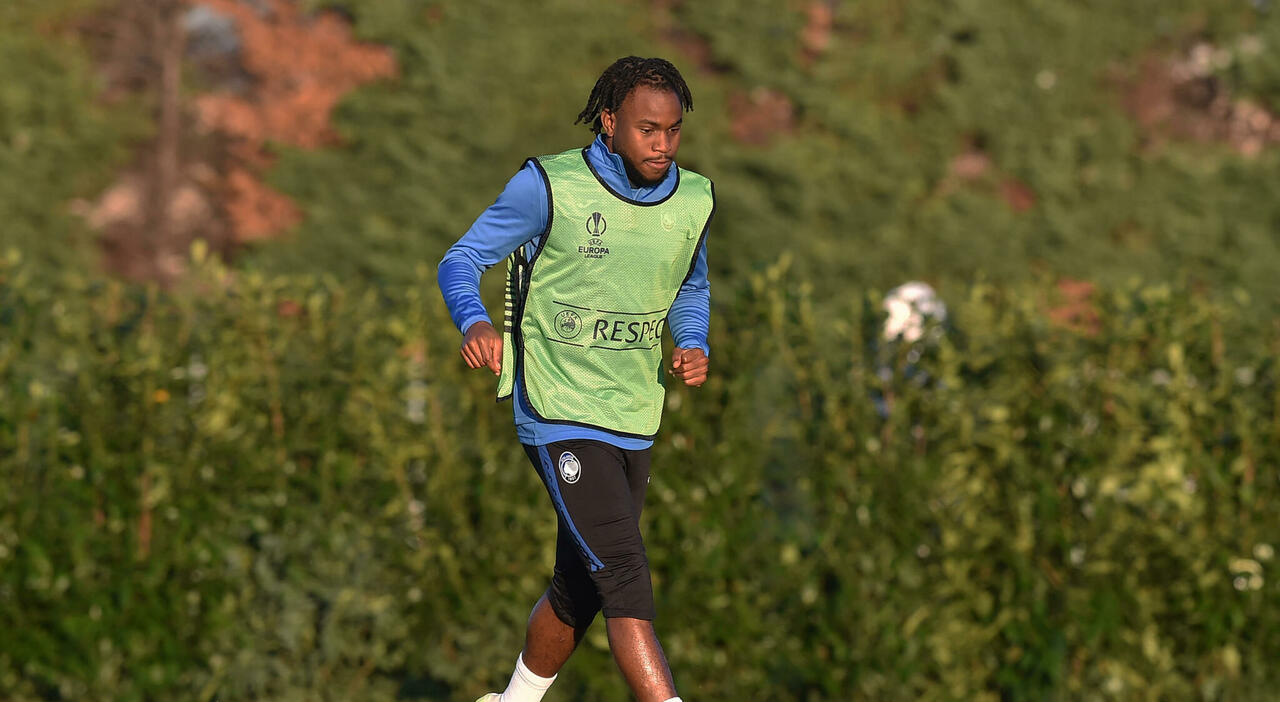 Lookman multato, l'attaccante dell'Atalanta si allenerà a parte fino al 2 settembre. La telenovela dell'estate