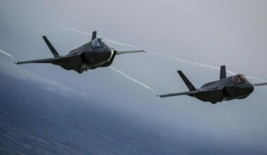 Nato, caccia di Polonia e Svezia decollano dopo l'attacco russo sull'Ucraina. «Attivati i sistemi di difesa aerea»