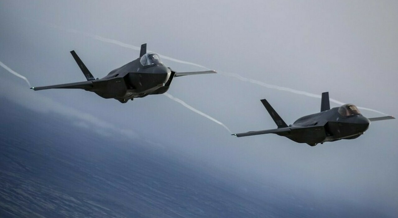 Nato, caccia di Polonia e Svezia decollano dopo l'attacco russo sull'Ucraina. «Attivati i sistemi di difesa aerea»