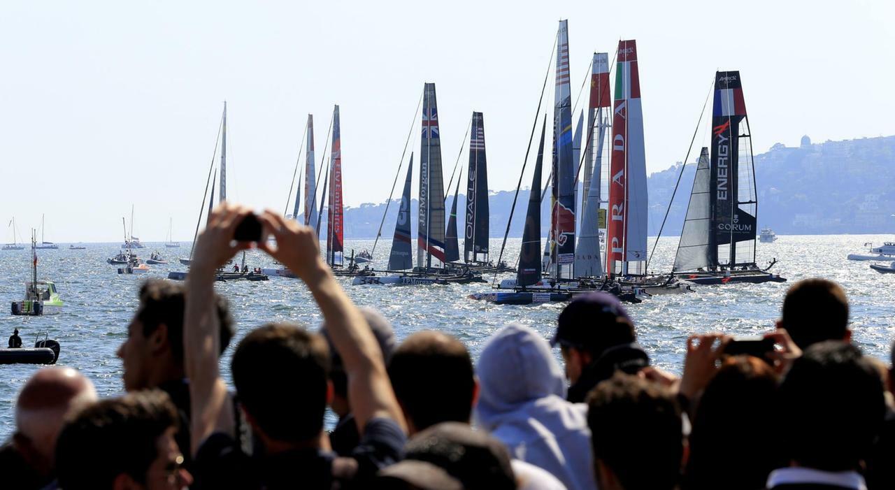 Dalle regate al Giro d’Italia ora tutti vogliono Napoli: «Vera capitale dello sport»