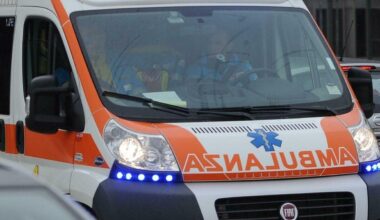 Bimbo di due anni muore schiacciato da un furgone in manovra, il piccolo giocava vicino casa