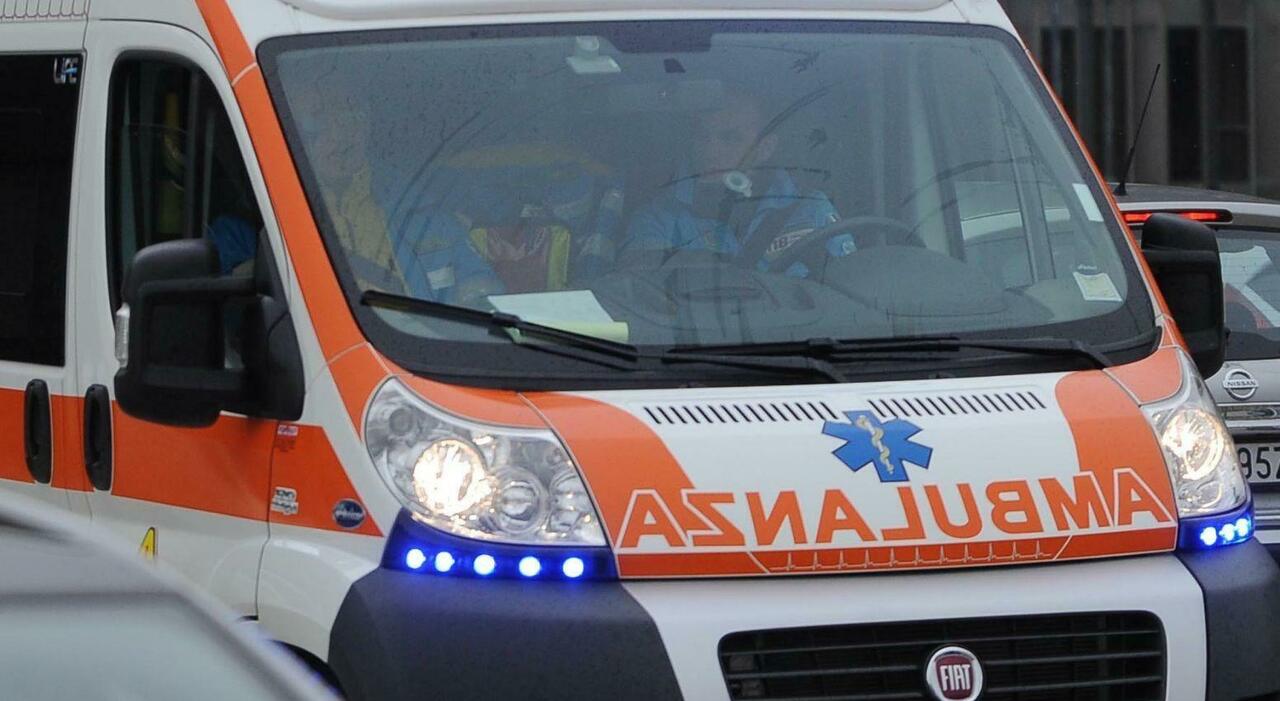 Bimbo di due anni muore schiacciato da un furgone in manovra, il piccolo giocava vicino casa