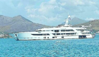 Gaeta, arriva il mega yacht dell