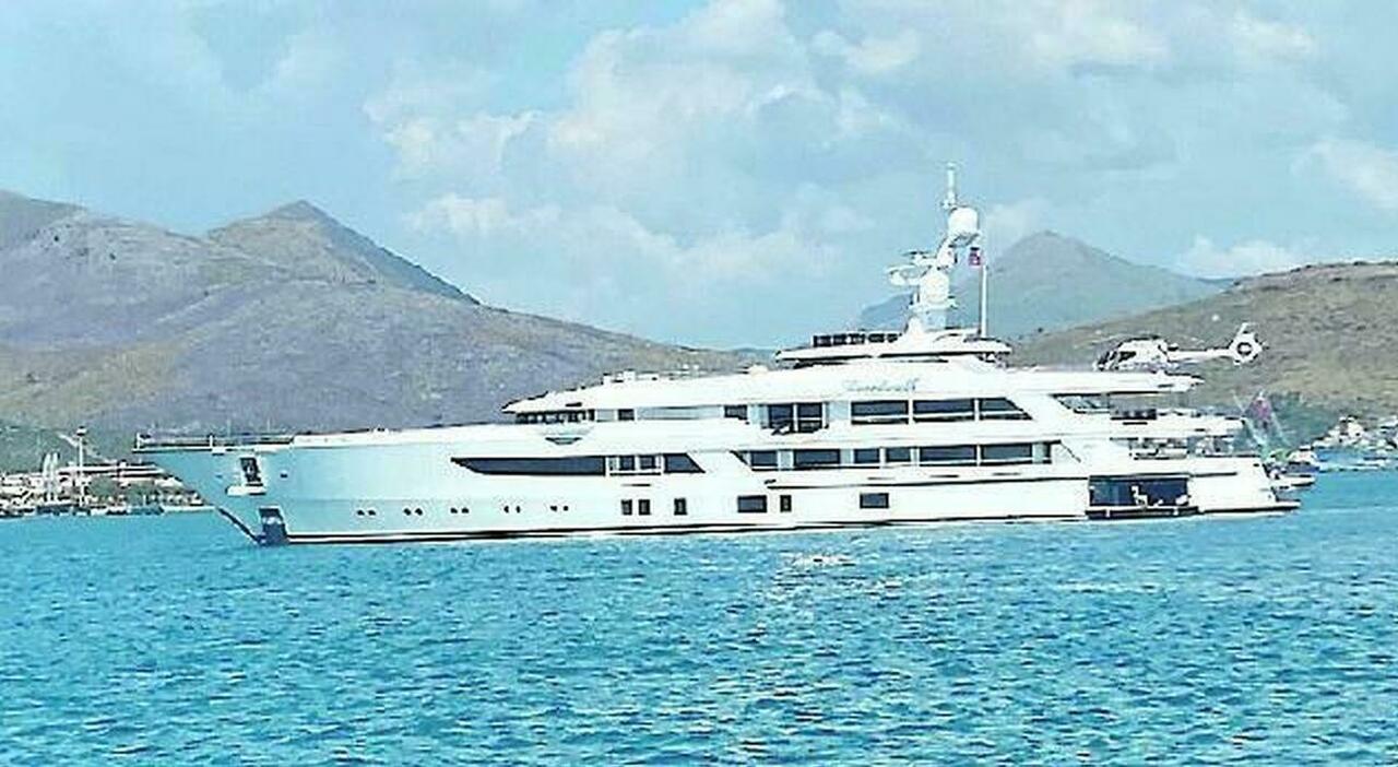 Gaeta, arriva il mega yacht dell