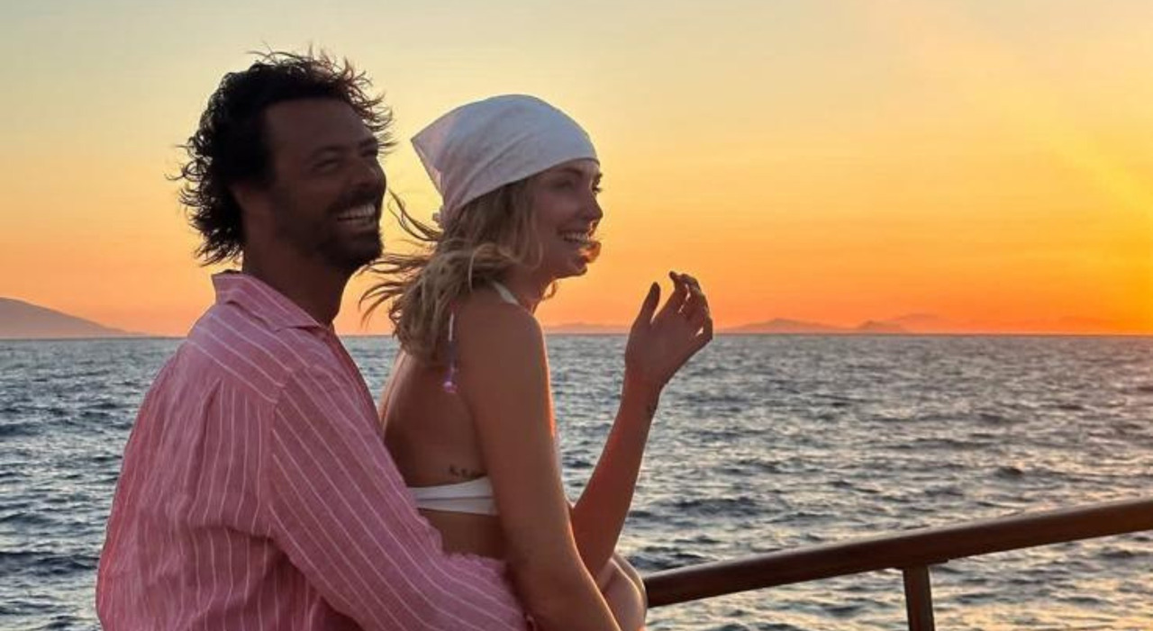 Chiara Ferragni, la prima foto ufficiale con Tronchetti Provera (due settimane dopo il post di Fedez con la fidanzata): l'abbraccio a Ibiza