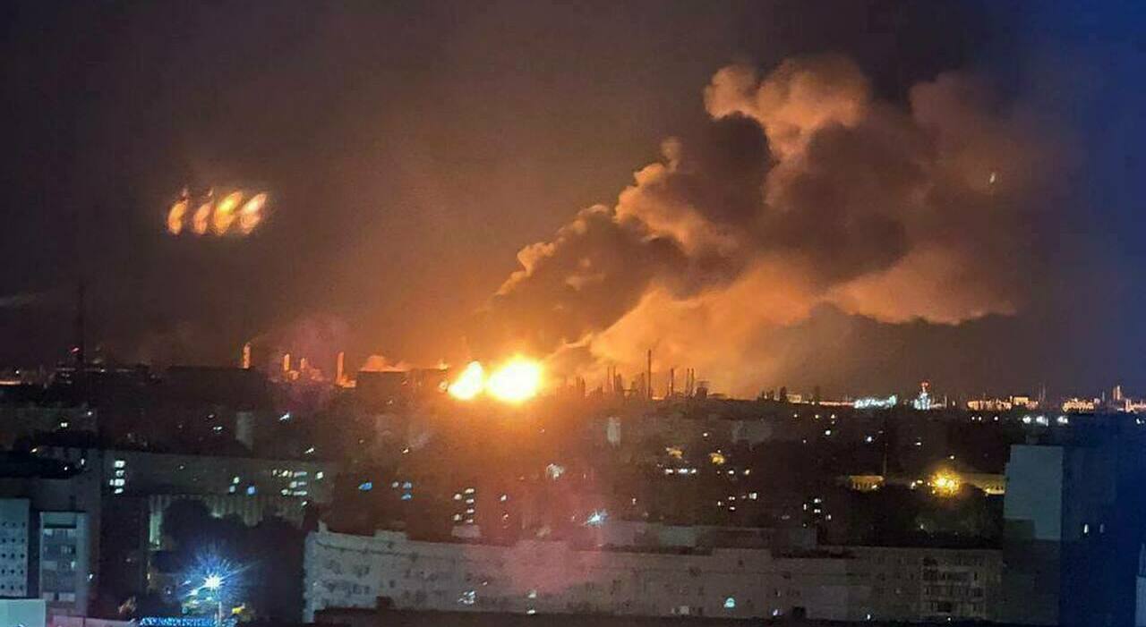 così i raid di Kiev alle raffinerie di petrolio e le sanzioni minano il sistema energetico di Mosca