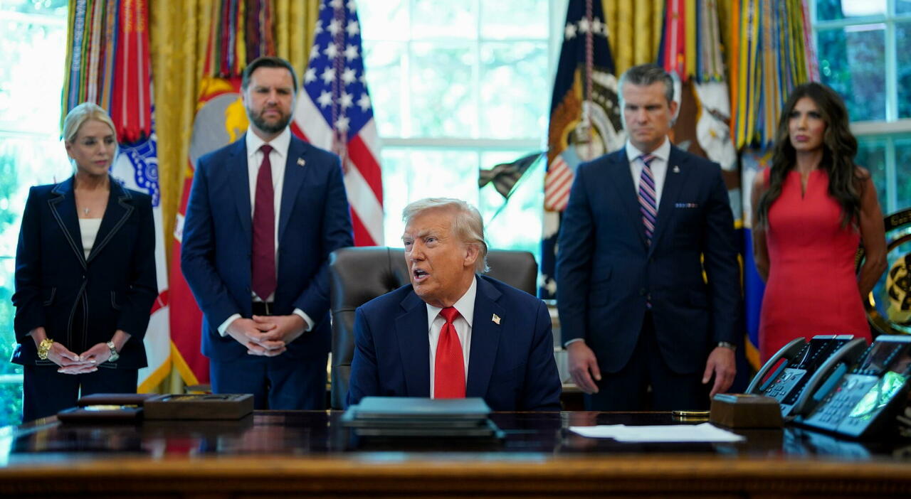 Trump: «Non spenderemo più soldi per l'Ucraina». Poi sente di nuovo Putin: «Buona conversazione»