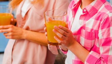 Mamma uccide i figli di 11, 9 e 7 anni, poi si toglie la vita: il veleno mischiato al succo di frutta. La vicina: «Era una brava madre»