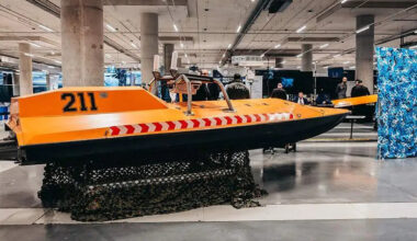 Russia, il primo attacco con un drone navale (copiato dall'Ucraina). «Affondata nave di Kiev»