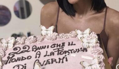Gabriela Chieffo risponde agli insulti per l'errore grammaticale sulla torta di compleanno