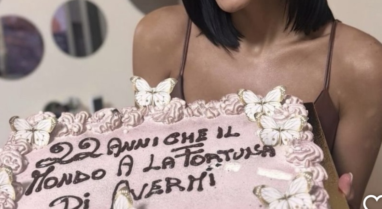 Gabriela Chieffo risponde agli insulti per l'errore grammaticale sulla torta di compleanno