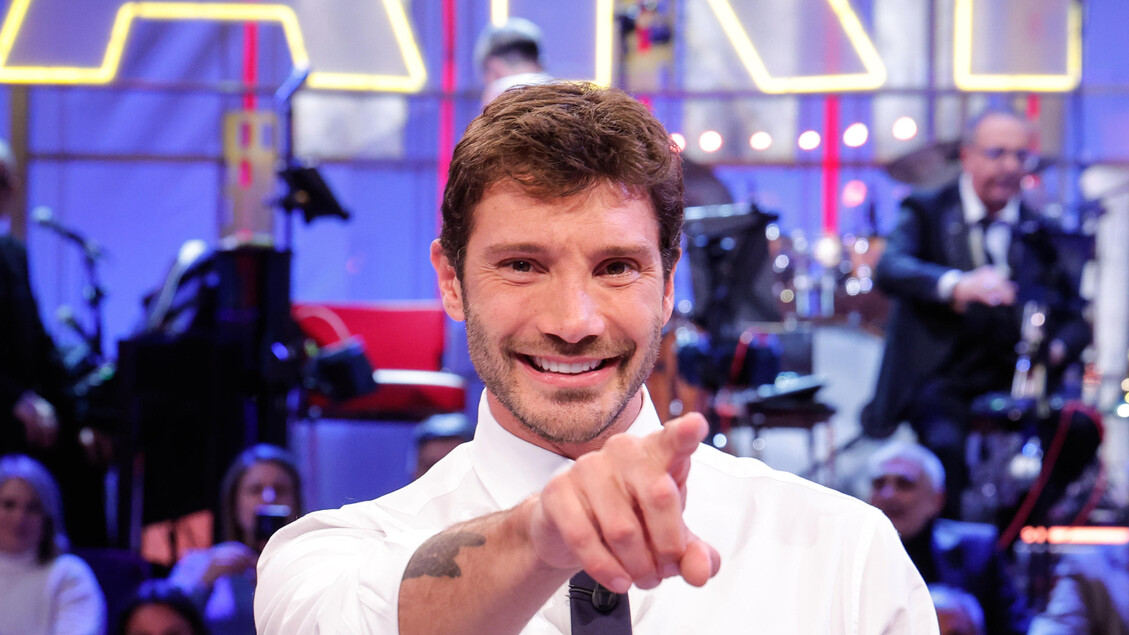 Affari Tuoi, De Martino riapre i pacchi su Rai1 dal 2 settembre - Ultima ora