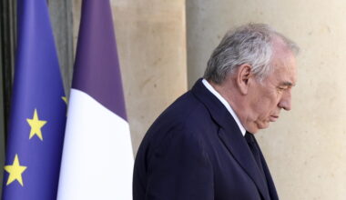 Francia: governo in bilico, Bayrou vede i leader da lunedì - Ultima ora