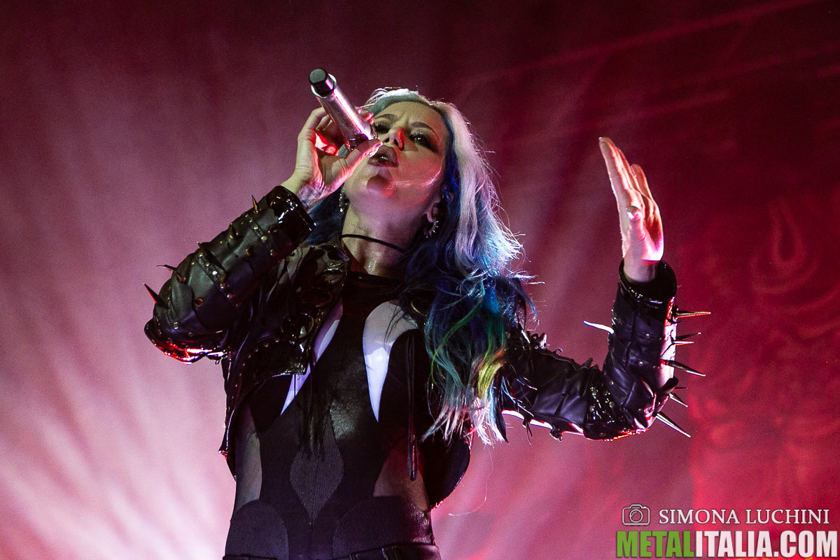 il video di "Illuminate The Path"