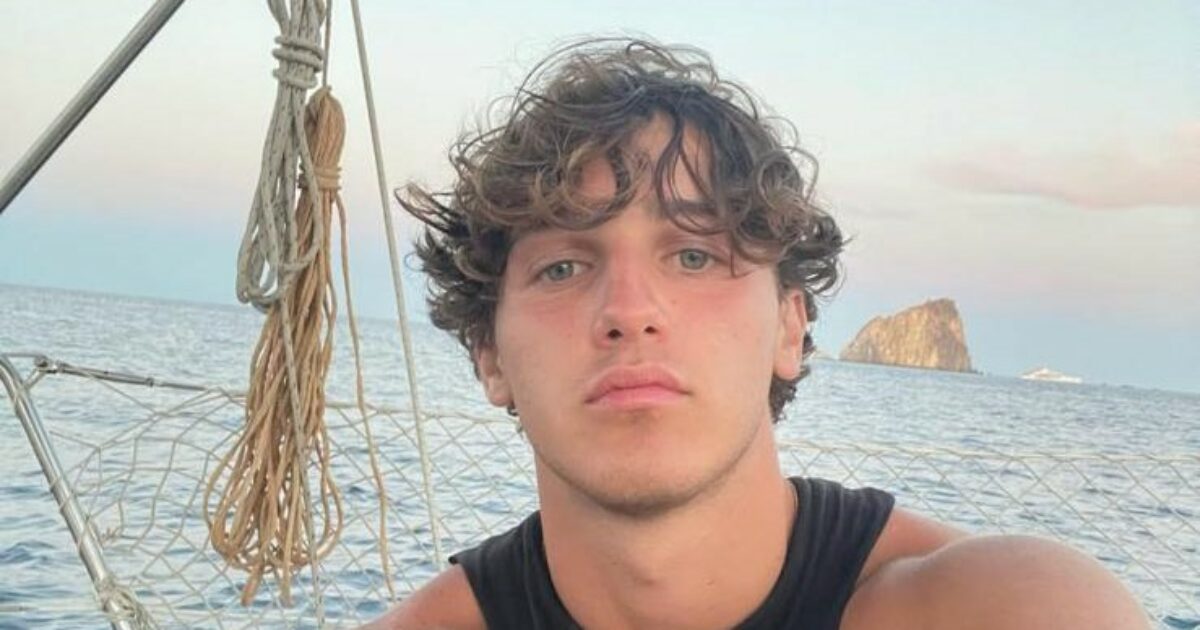 23enne si tuffa dalla scogliera e muore
