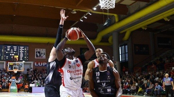 Pallacanestro Varese Elisèe Assui