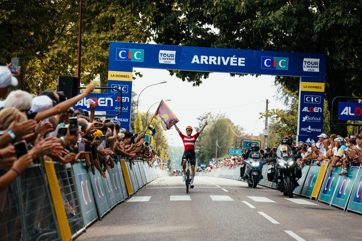 Tour de l'Avenir 2025, Carl-Frederik Bévort beffa il gruppo! 2° Noah Hobbs, invariata la generale
