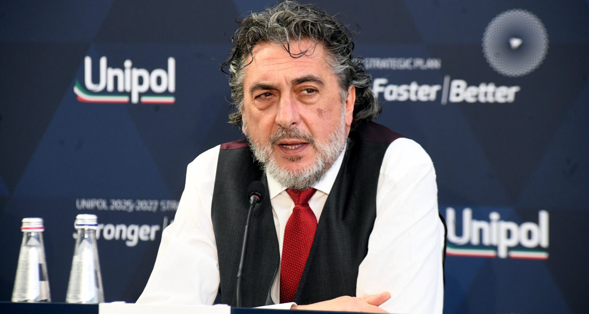 Le capriole di Unipol, Unicredit e Foglio su Mediobanca e governo